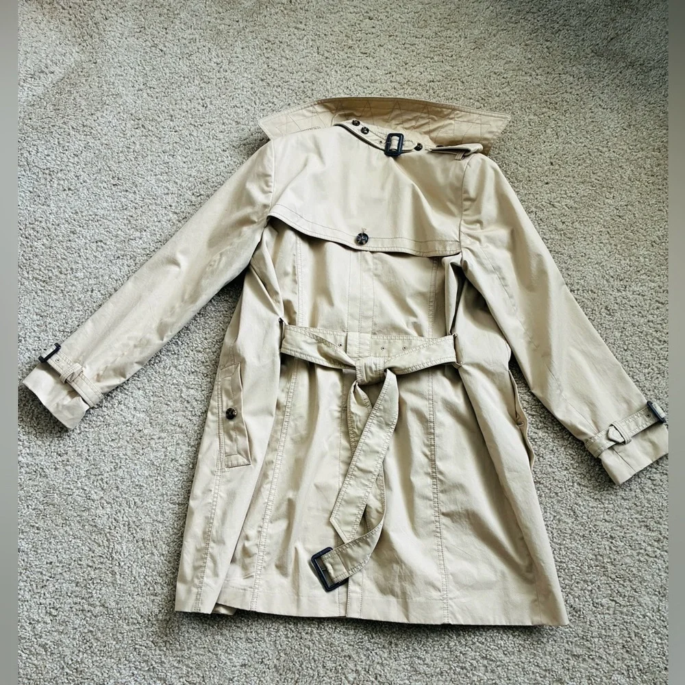 Banana Republic Classic Trench Coat, tan, size M. - Picture 3 of 6